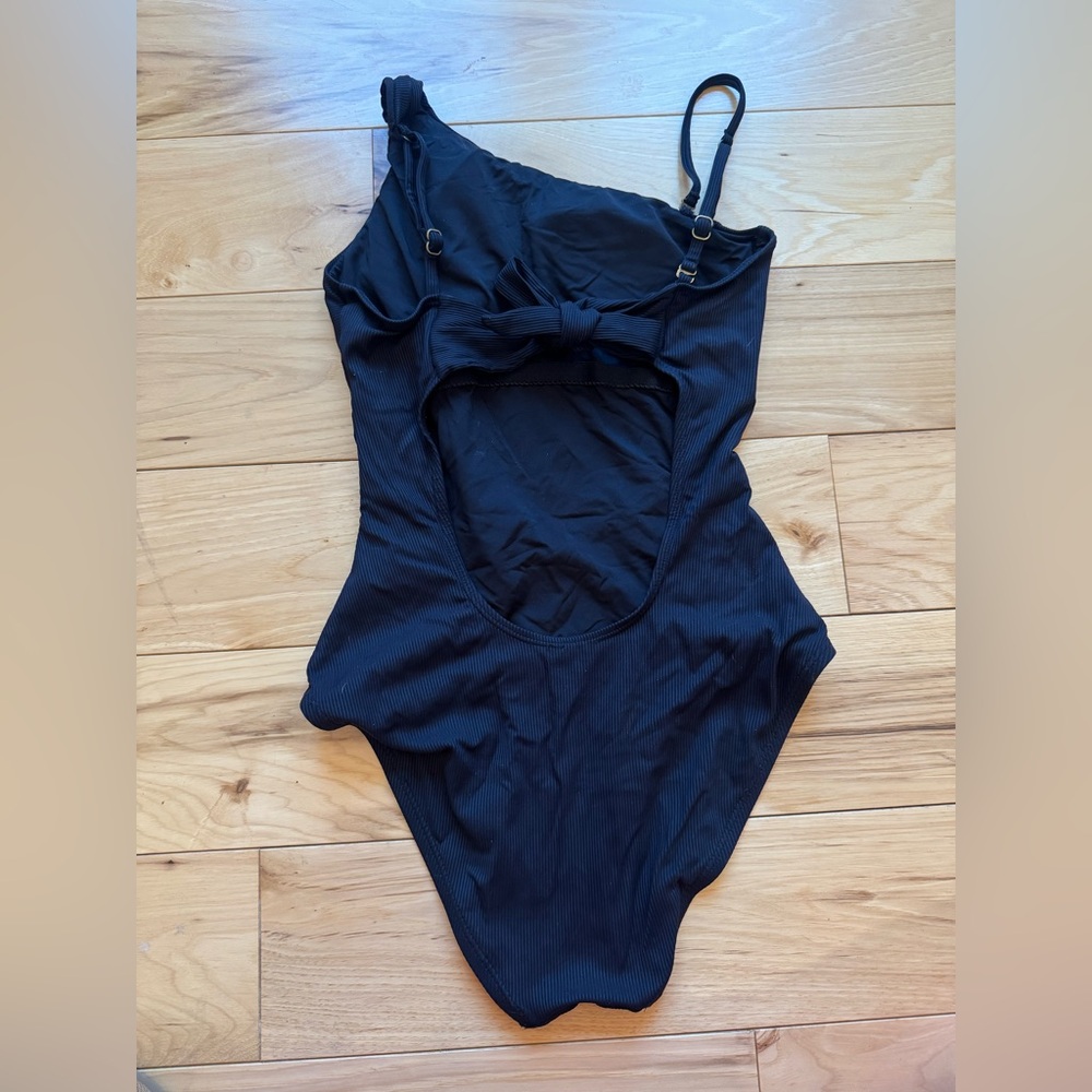 One piece swim - Picture 3 of 5